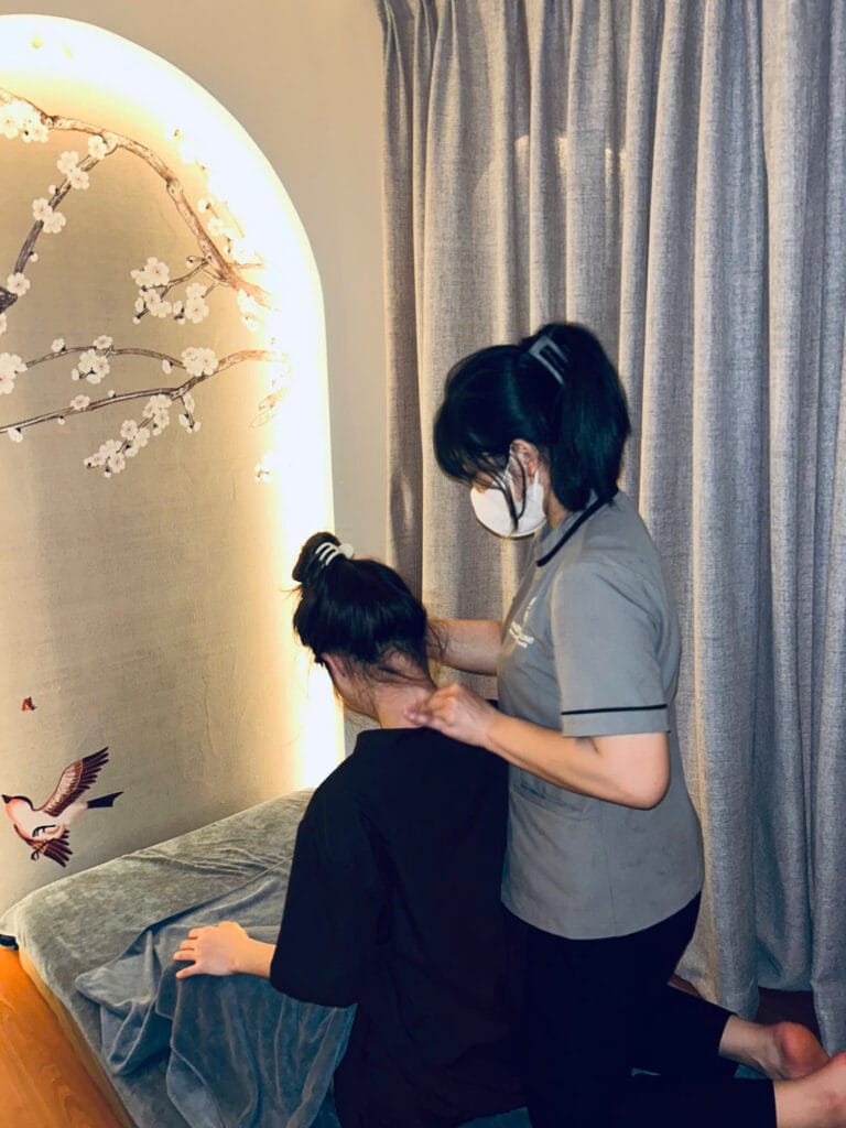 Massage cổ truyền quận Phú Nhuận tại Healing House
